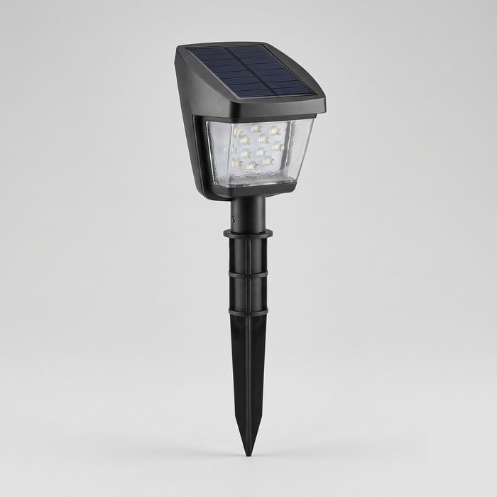 Luminária solar de espetar no jardim