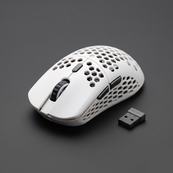 Mouse sem fio leve com corpo vazado e receptor de rádio ao lado